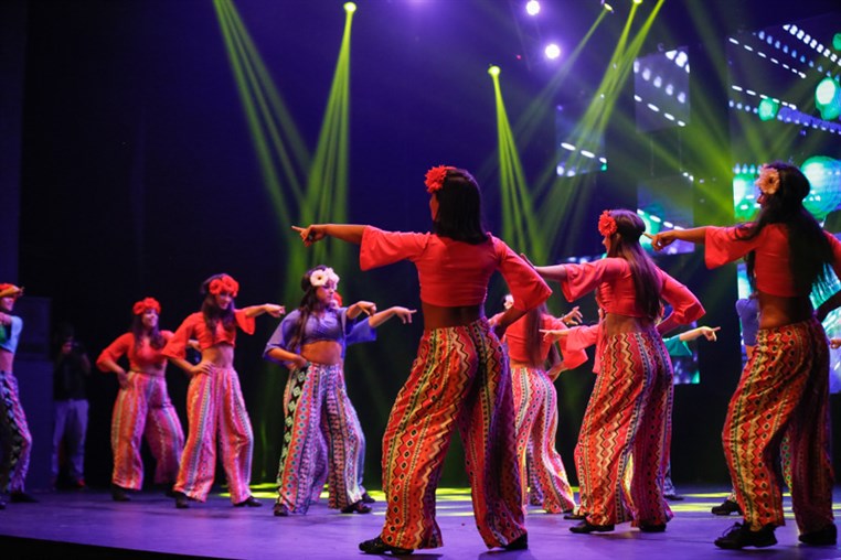 Tribe Dance Hold Your Dream 